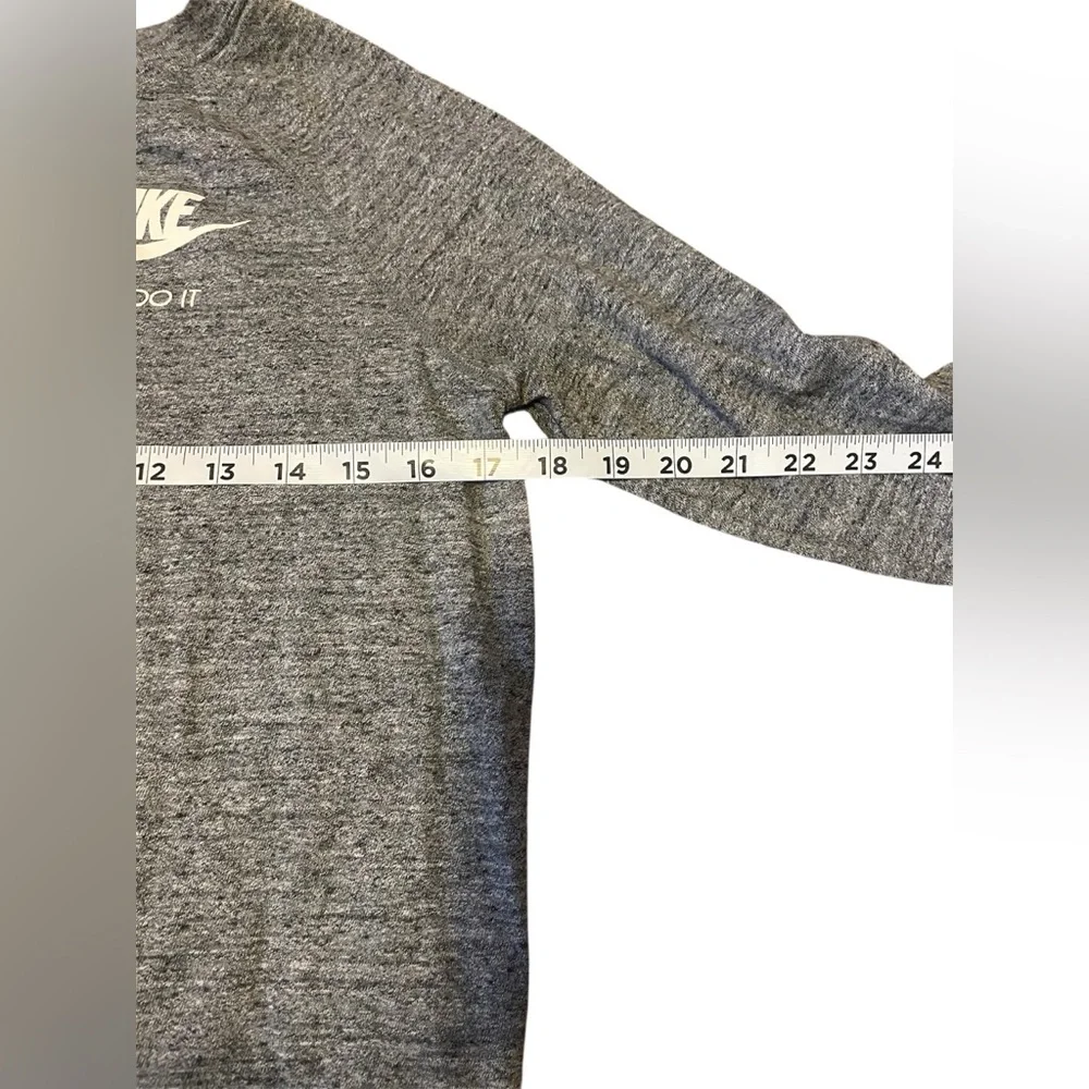 Nike Women's Gray Nike Logo Crewneck Thin Sweatshirt Size Small Women’s GUC - Picture 8 of 8